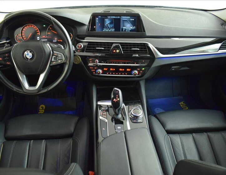 BMW Řada 5 Sedan / Limuzína 3,0 l 195 kw