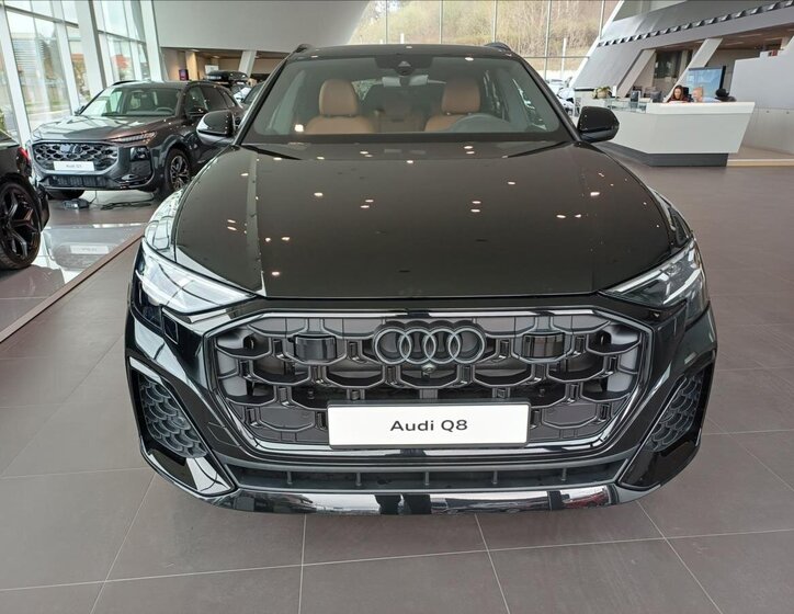 Audi Q8 SUV / Terénní 3,0 l 210 kw