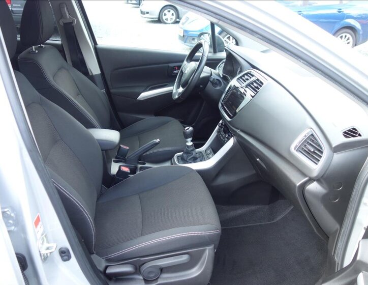 Suzuki S-Cross SUV 1,4 l 103 kw