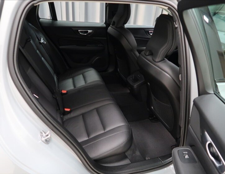 Volvo V60 Kombi 2,0 l 145 kw