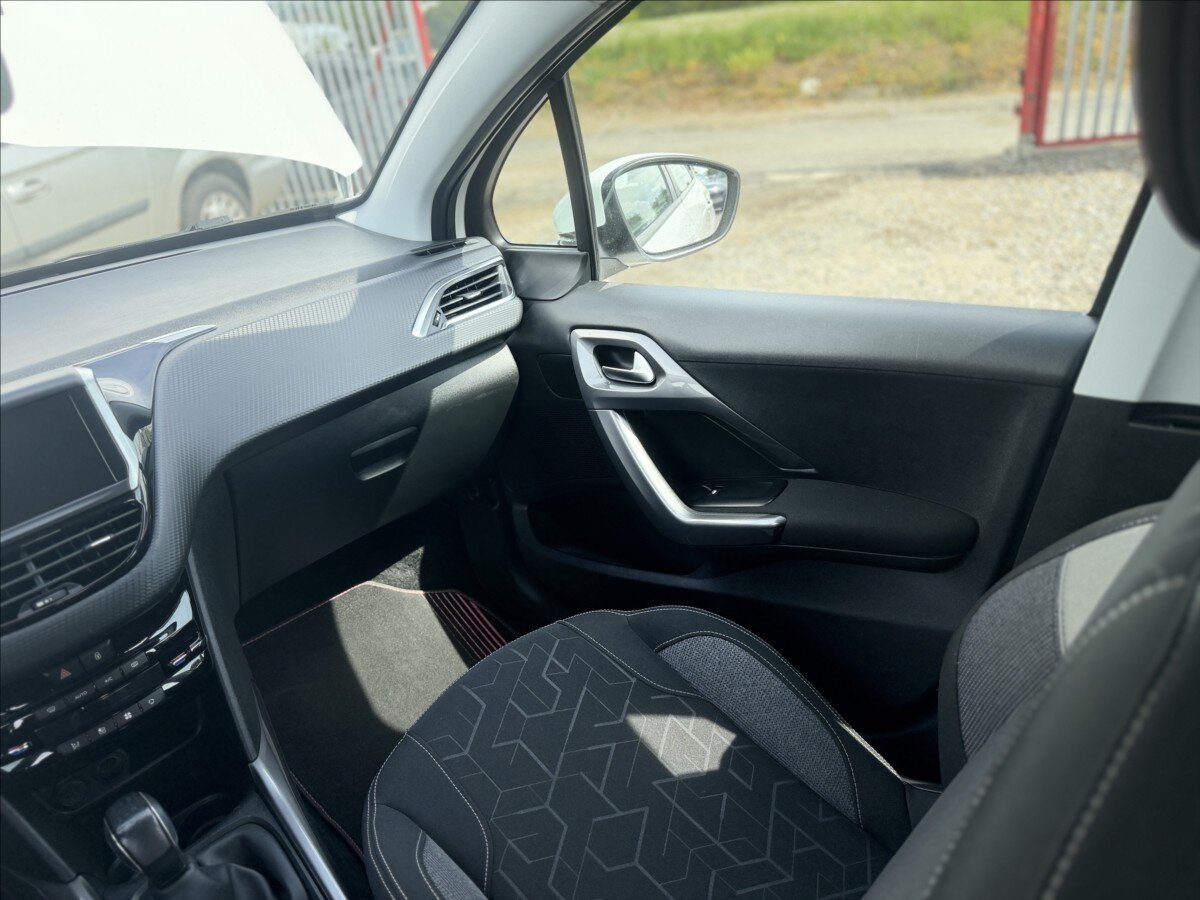 Peugeot 2008 SUV / Terénní 1,2 l 61 kw