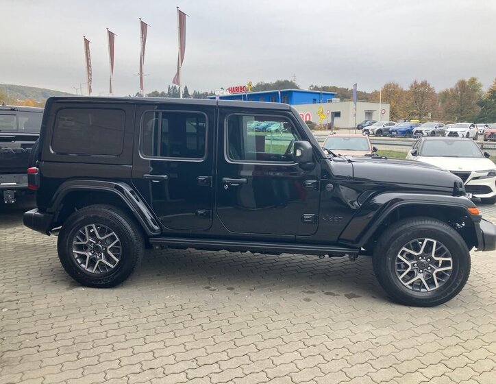 Jeep Wrangler 3