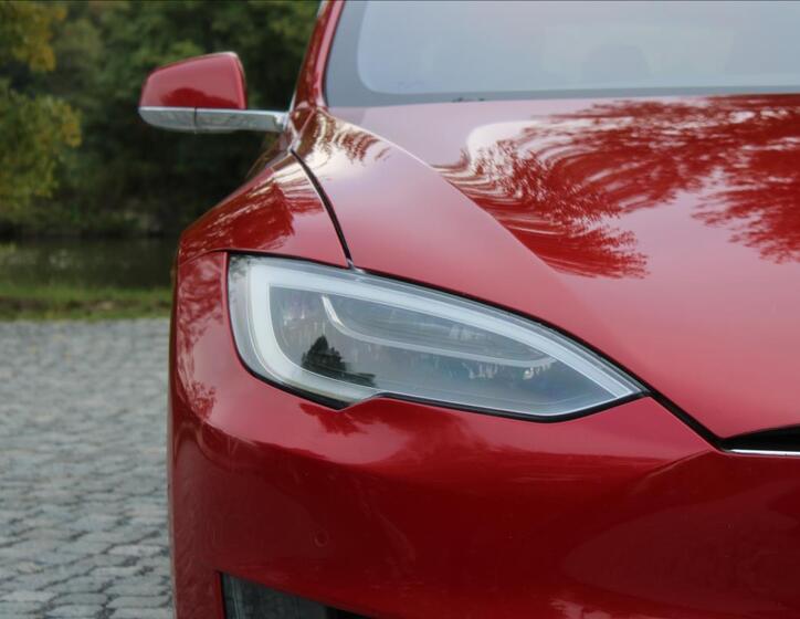 Tesla Model S 38
