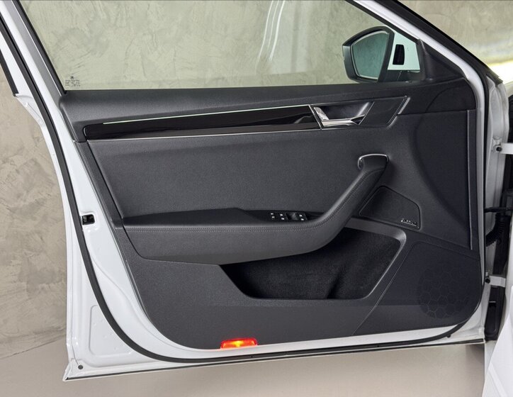 Škoda Superb Kombi 1,4 l 160 kw