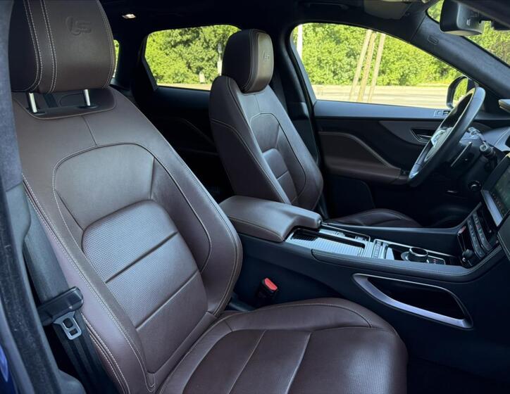 Jaguar F-Pace 19