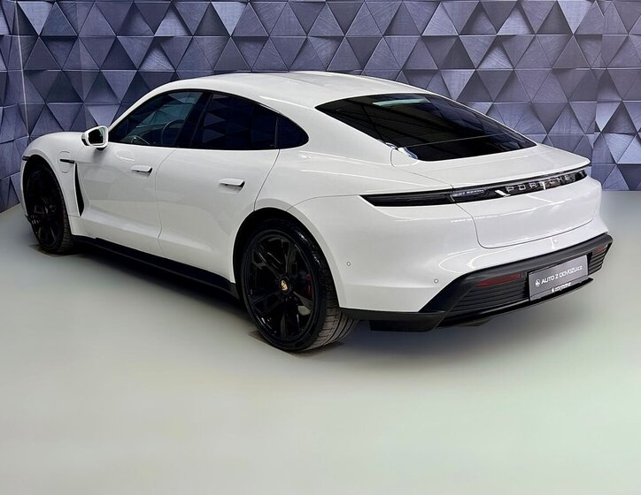 Porsche Taycan Sedan / Limuzína 0,0 320 kw