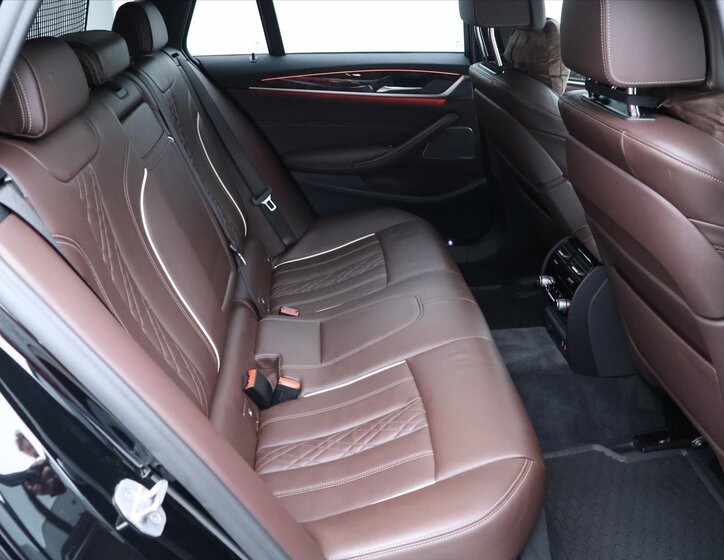 BMW Řada 5 Kombi 3,0 l 250 kw