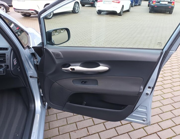 Toyota Auris Hatchback 1,4 l 66 kw