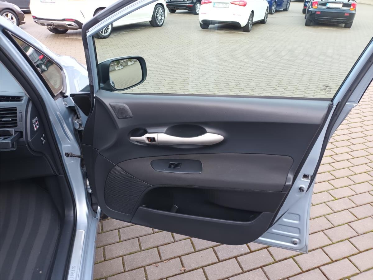 Toyota Auris Hatchback 1,4 l 66 kw