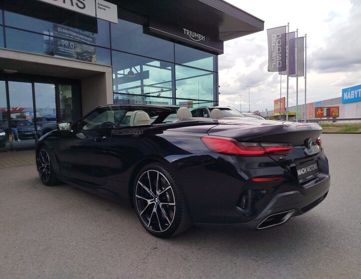 BMW Řada 8 Kabriolet 4,4 l 390 kw