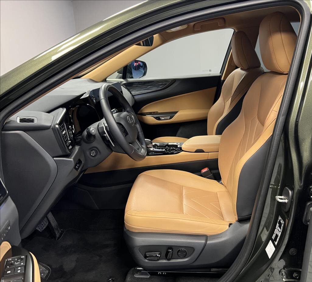 Lexus NX 450h plus SUV / Terénní 2,5 l 227 kw