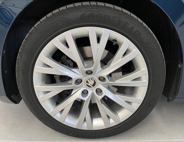 Škoda Superb Liftback 1,4 l 160 kw