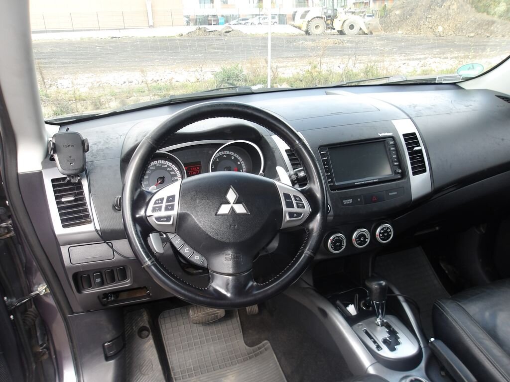 Mitsubishi Outlander SUV / Terénní 2,4 l 125 kw