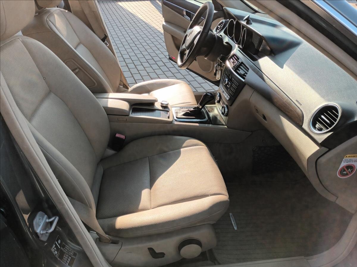 Mercedes-Benz Třídy C Kombi 2,1 l 100 kw