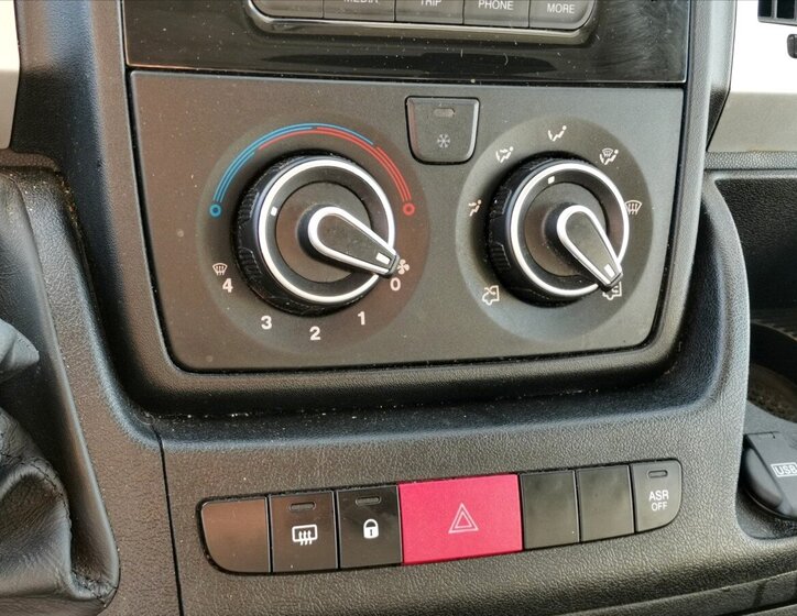 Peugeot Boxer Valník 2,2 l 121 kw