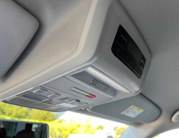 Volkswagen Caravelle 28