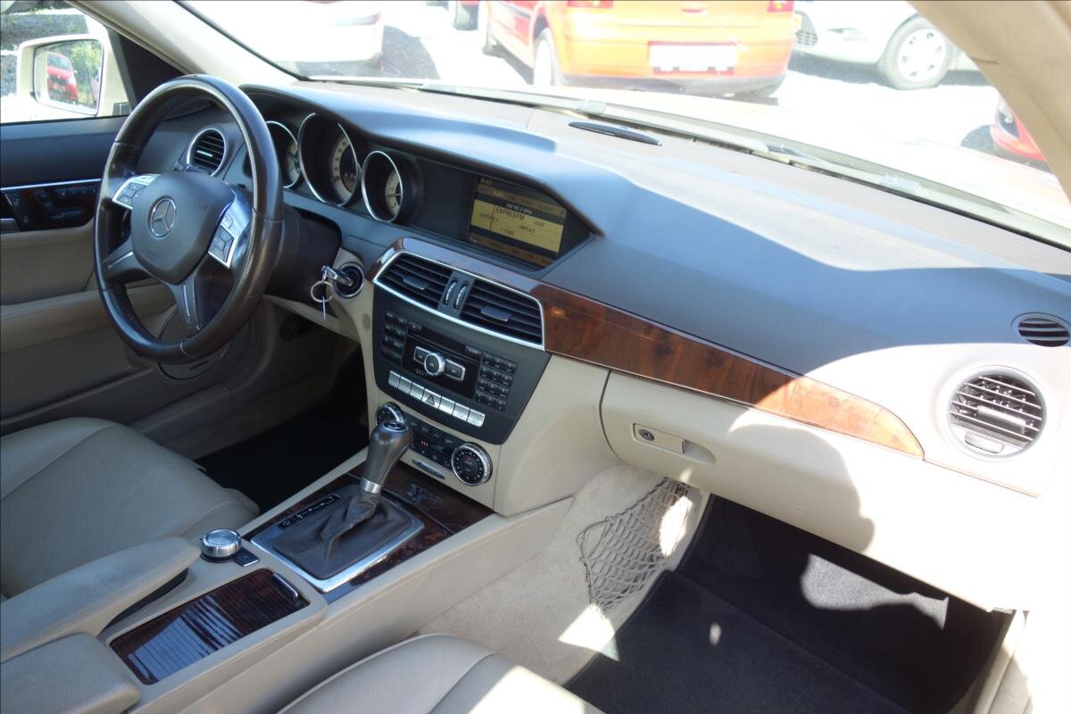 Mercedes-Benz Třídy C Sedan / Limuzína 3,0 l 170 kw