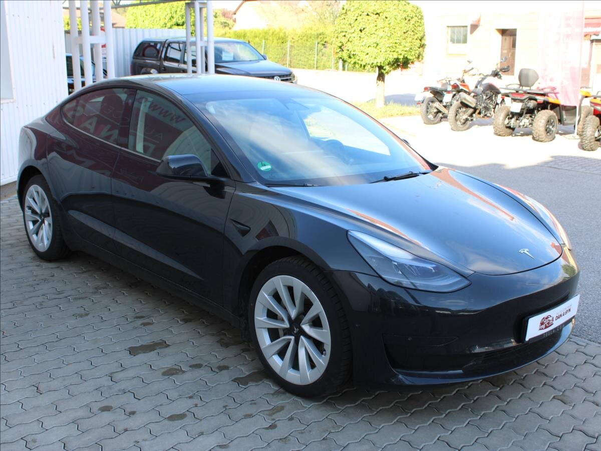 Tesla Model 3 Sedan / Limuzína 0,0 208 kw