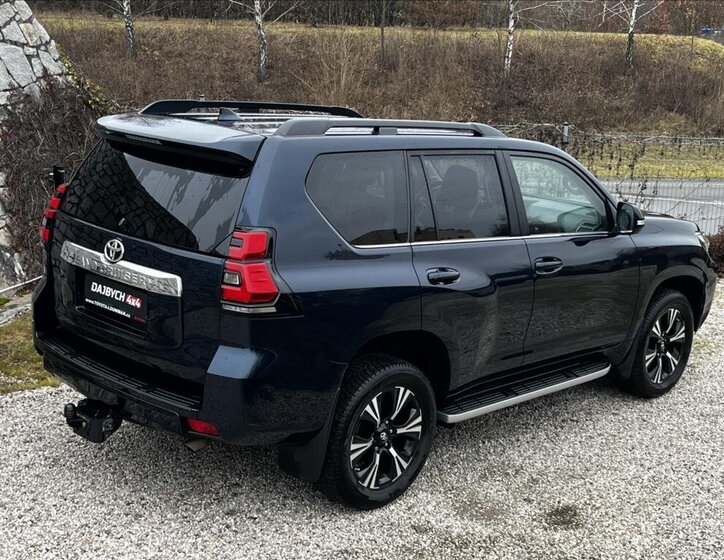 Toyota Land Cruiser 7