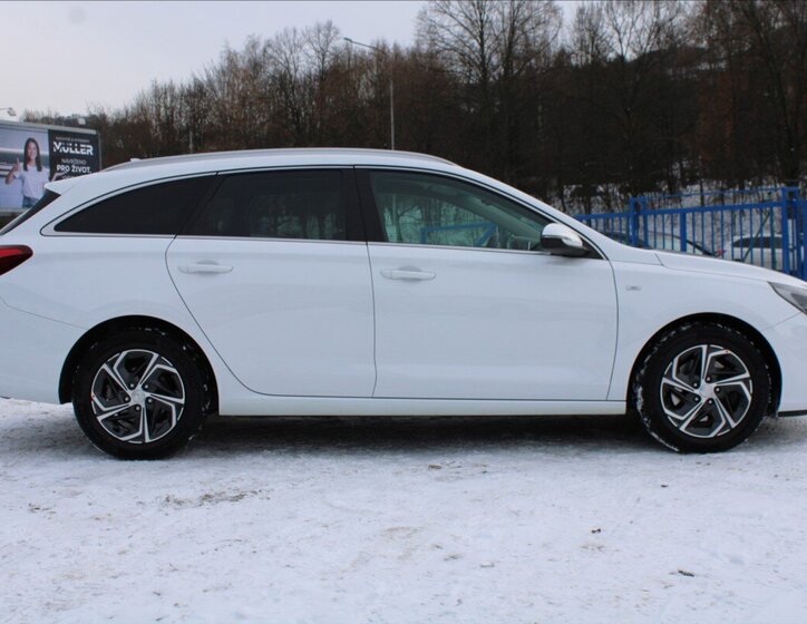 Hyundai i30 4