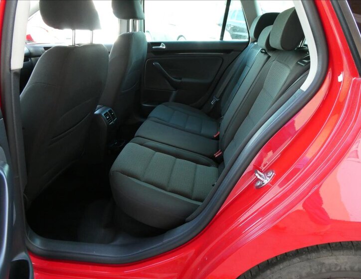 Volkswagen Golf Kombi 1,6 l 77 kw