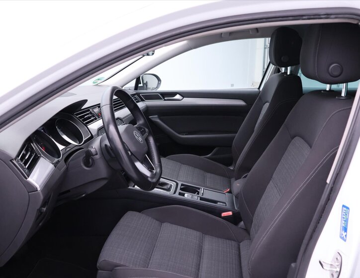 Volkswagen Passat 10