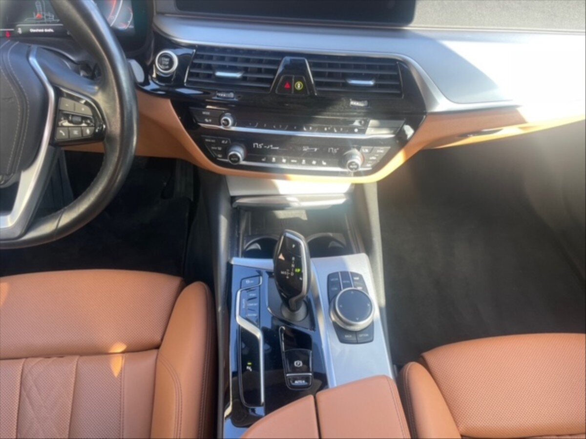 BMW Řada 5 Kombi 3,0 l 210 kw