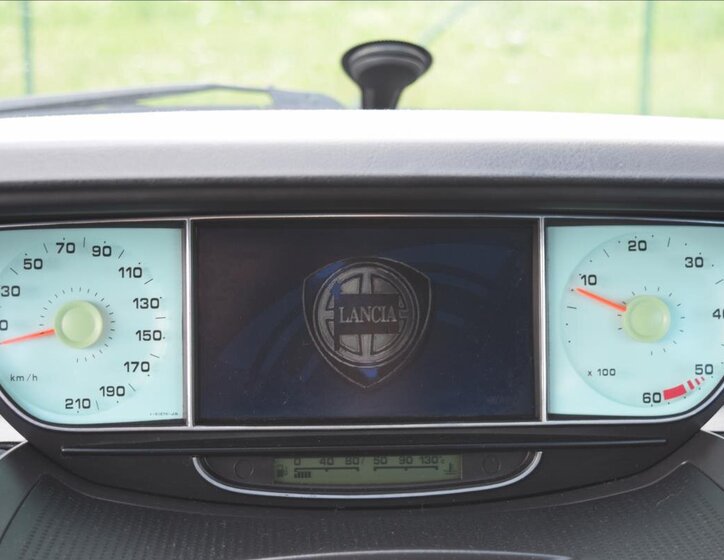 Lancia Phedra MPV 2,2 l 94 kw