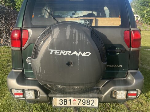Nissan Terrano SUV / Terénní 2,7 l 92 kw