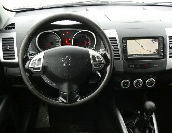 Peugeot 4007 26
