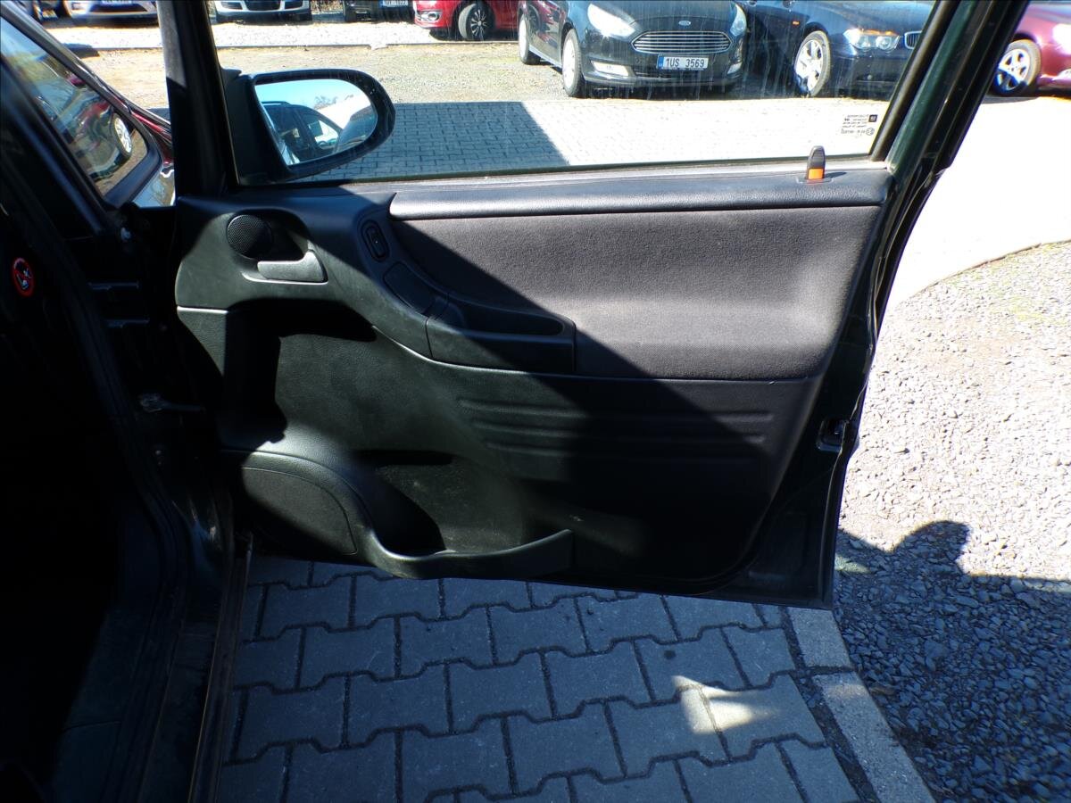 Opel Zafira MPV 1,6 l 74 kw