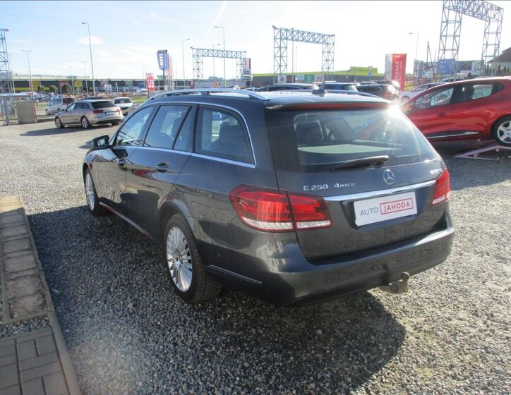 Mercedes-Benz Třídy E Kombi 2,1 l 150 kw