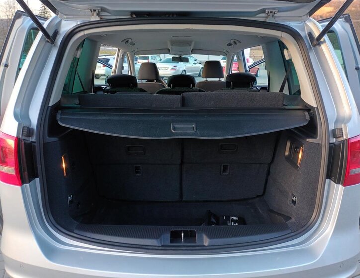 Volkswagen Sharan Kombi 2,0 l 103 kw