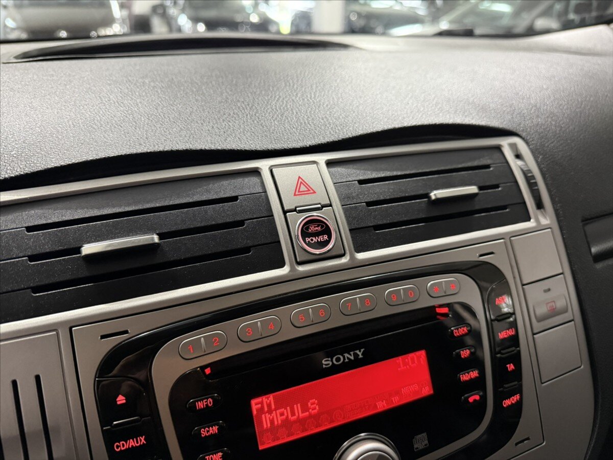 Ford Kuga SUV / Terénní 2,0 l 100 kw