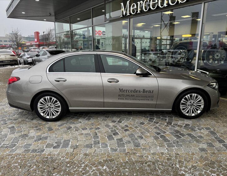 Mercedes-Benz Třídy C Sedan / Limuzína 2,0 l 147 kw