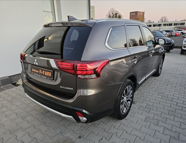 Mitsubishi Outlander 6