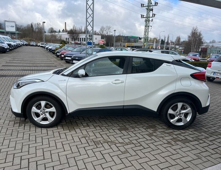 Toyota C-HR SUV / Terénní 1,8 l 72 kw