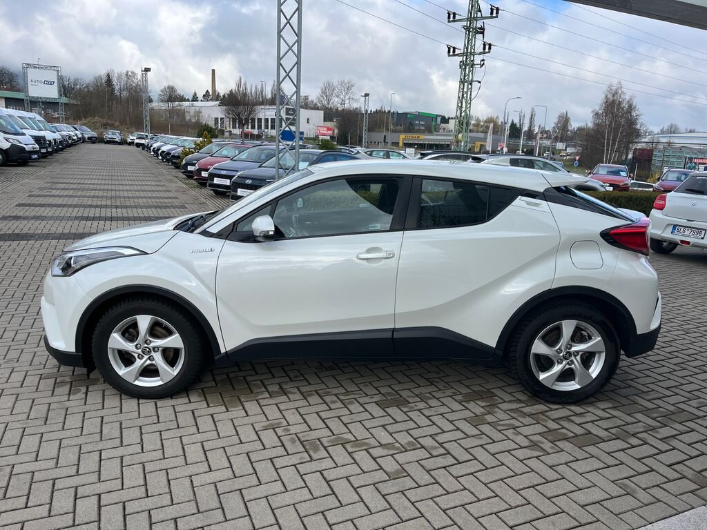 Toyota C-HR SUV / Terénní 1,8 l 72 kw