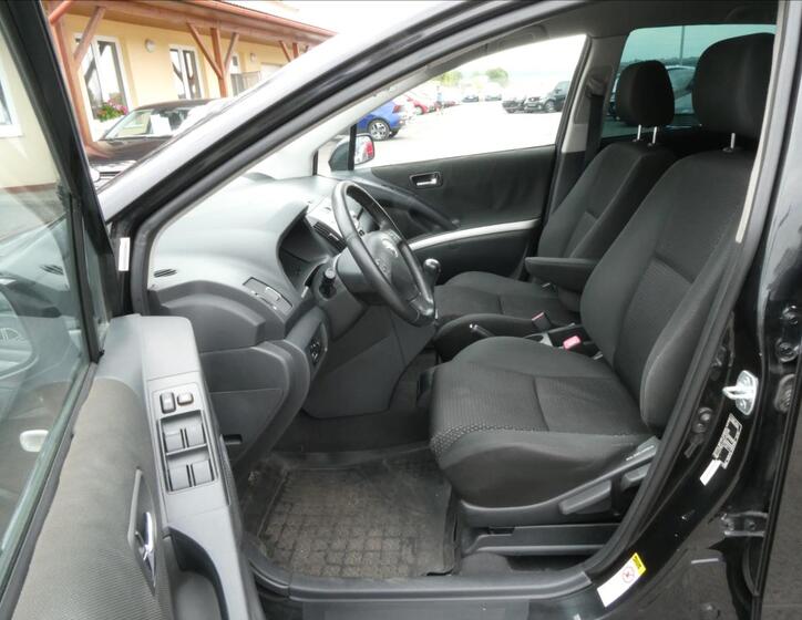 Toyota Corolla Verso 13