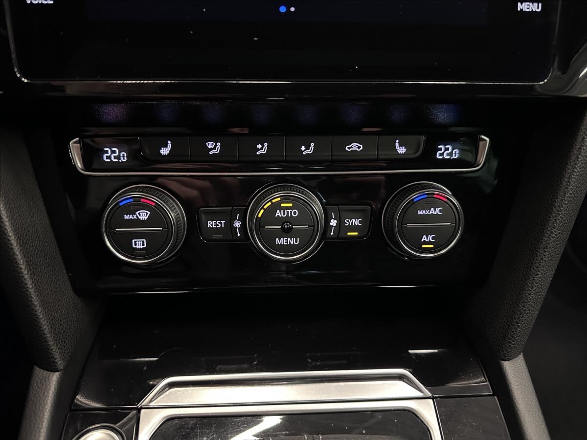 Volkswagen Passat Sedan / Limuzína 2,0 l 162 kw