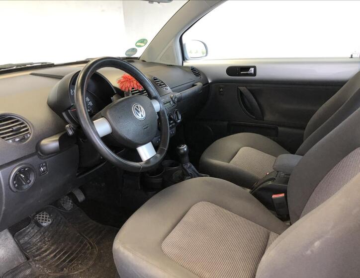 Volkswagen New Beetle 9