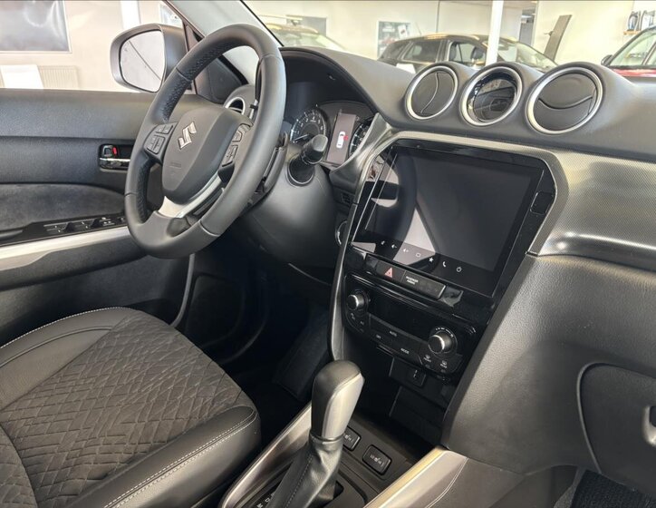 Suzuki Vitara SUV / Terénní 1,4 l 81 kw