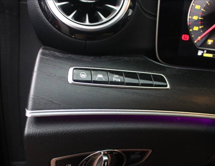 Mercedes-Benz Třídy E 28