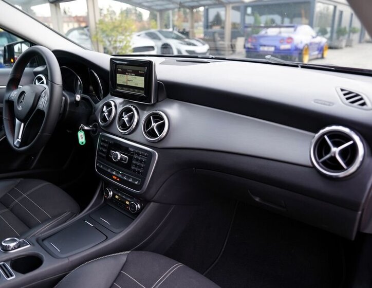 Mercedes-Benz GLA 25