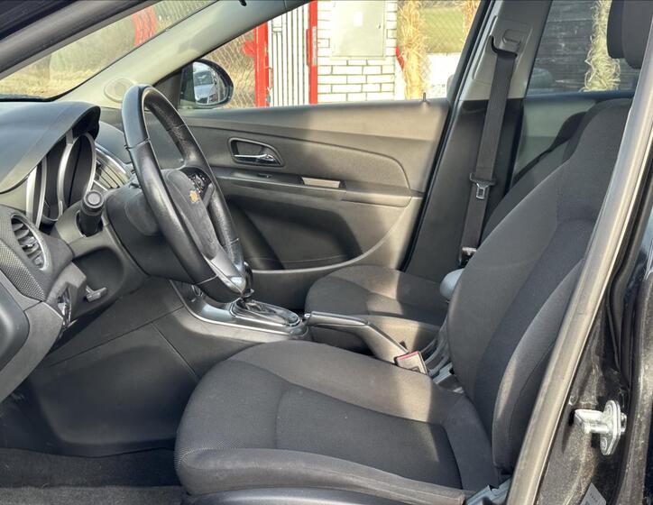 Chevrolet Cruze 8