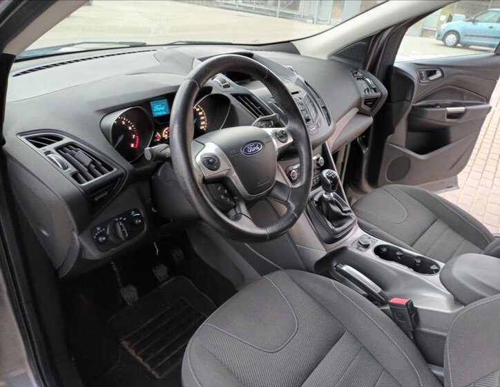 Ford Kuga SUV 1,6 l 110 kw