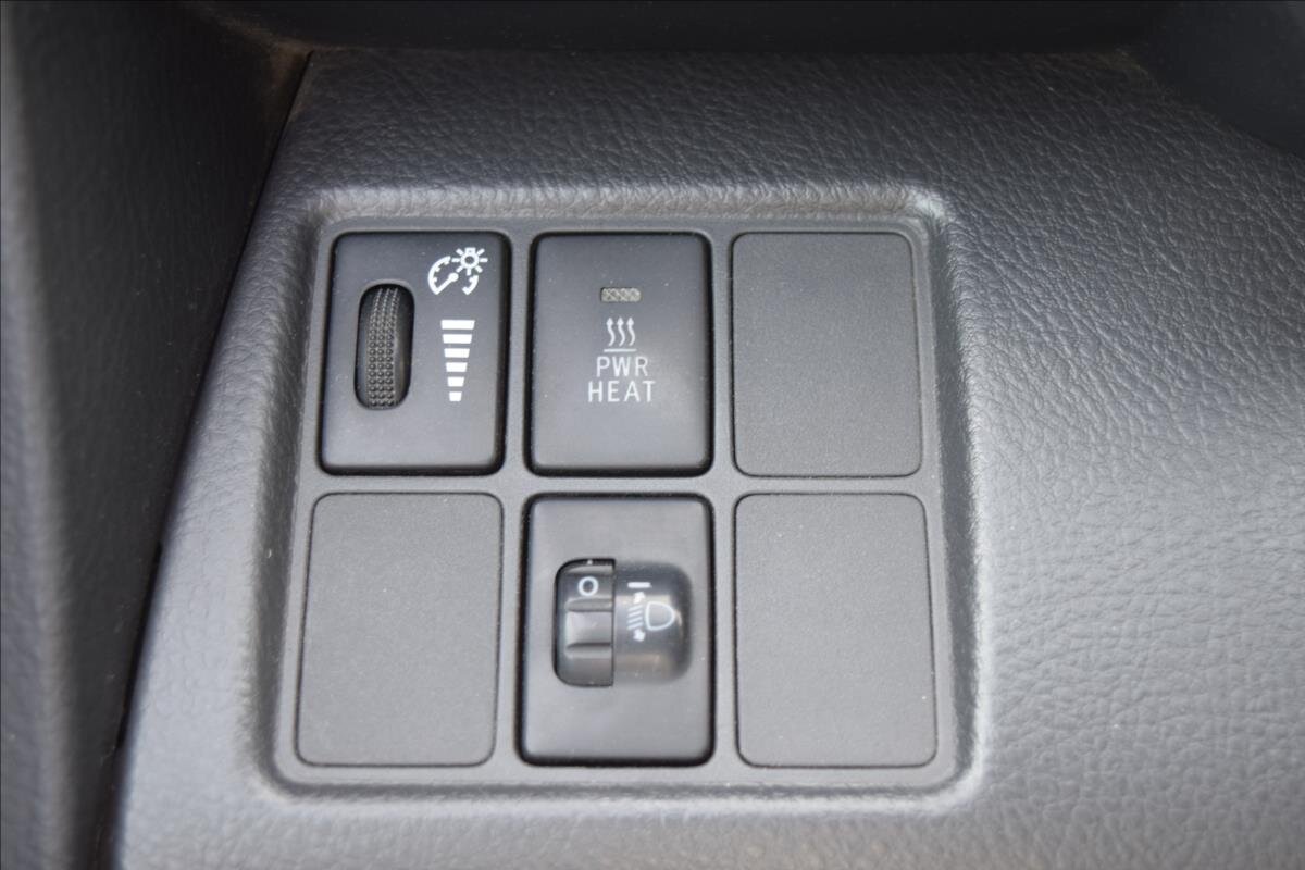 Toyota RAV4 SUV / Terénní 2,2 l 100 kw