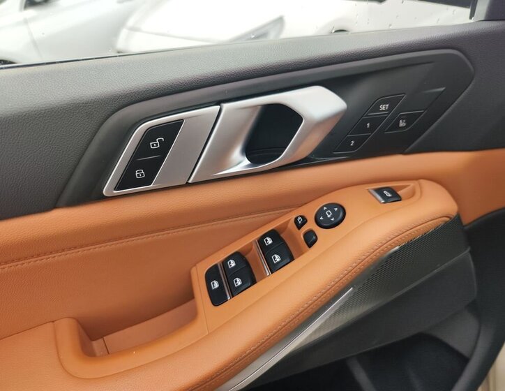 BMW X5 SUV / Terénní 3,0 l 195 kw