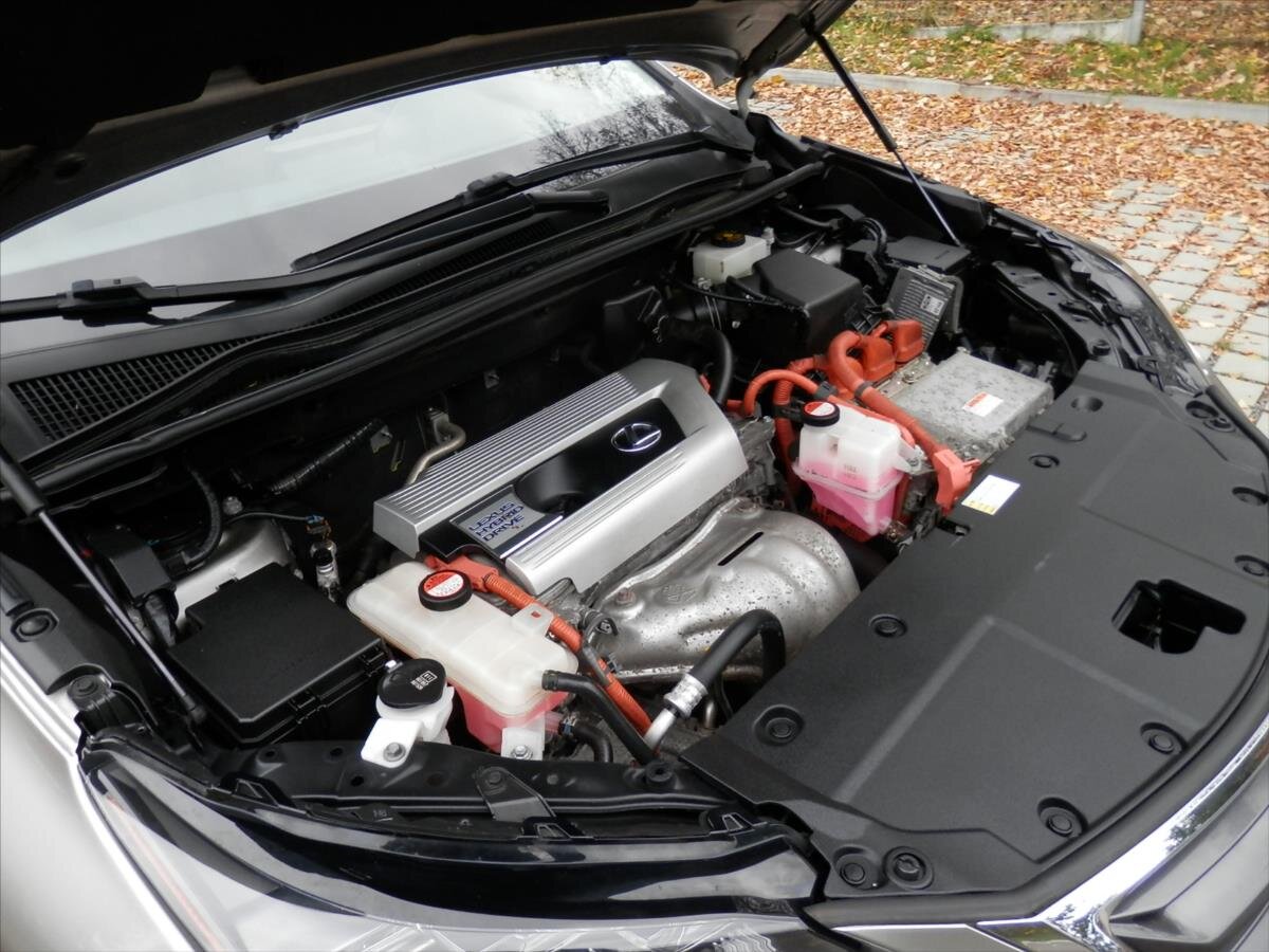 Lexus NX 300h SUV / Terénní 2,5 l 114 kw