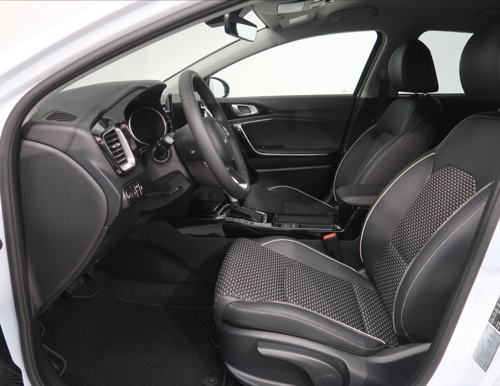 KIA XCeed CUV / Crossover 1,5 l 103 kw